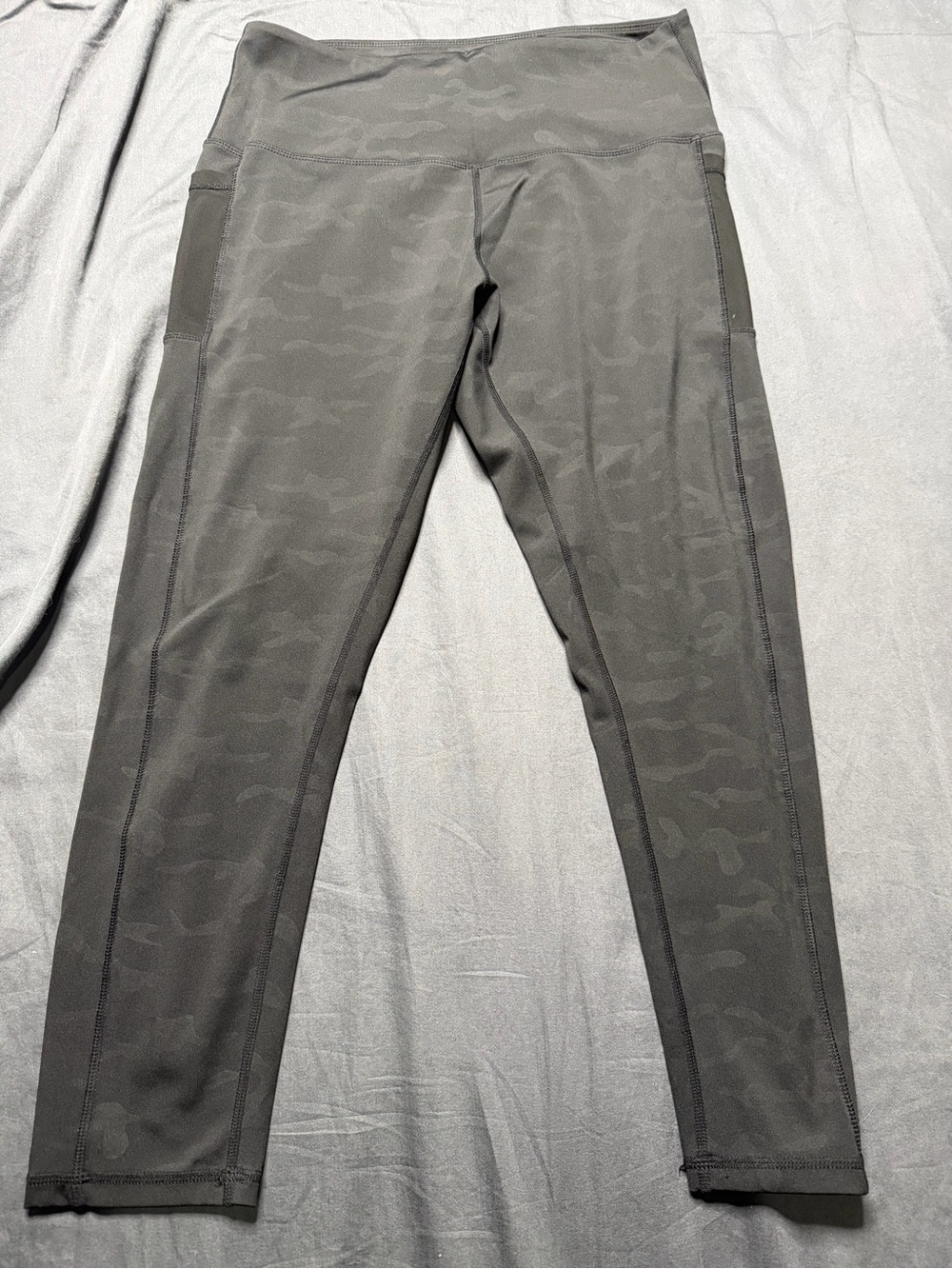 Cropped High-Rise Black Camo Performance Leggings for Women